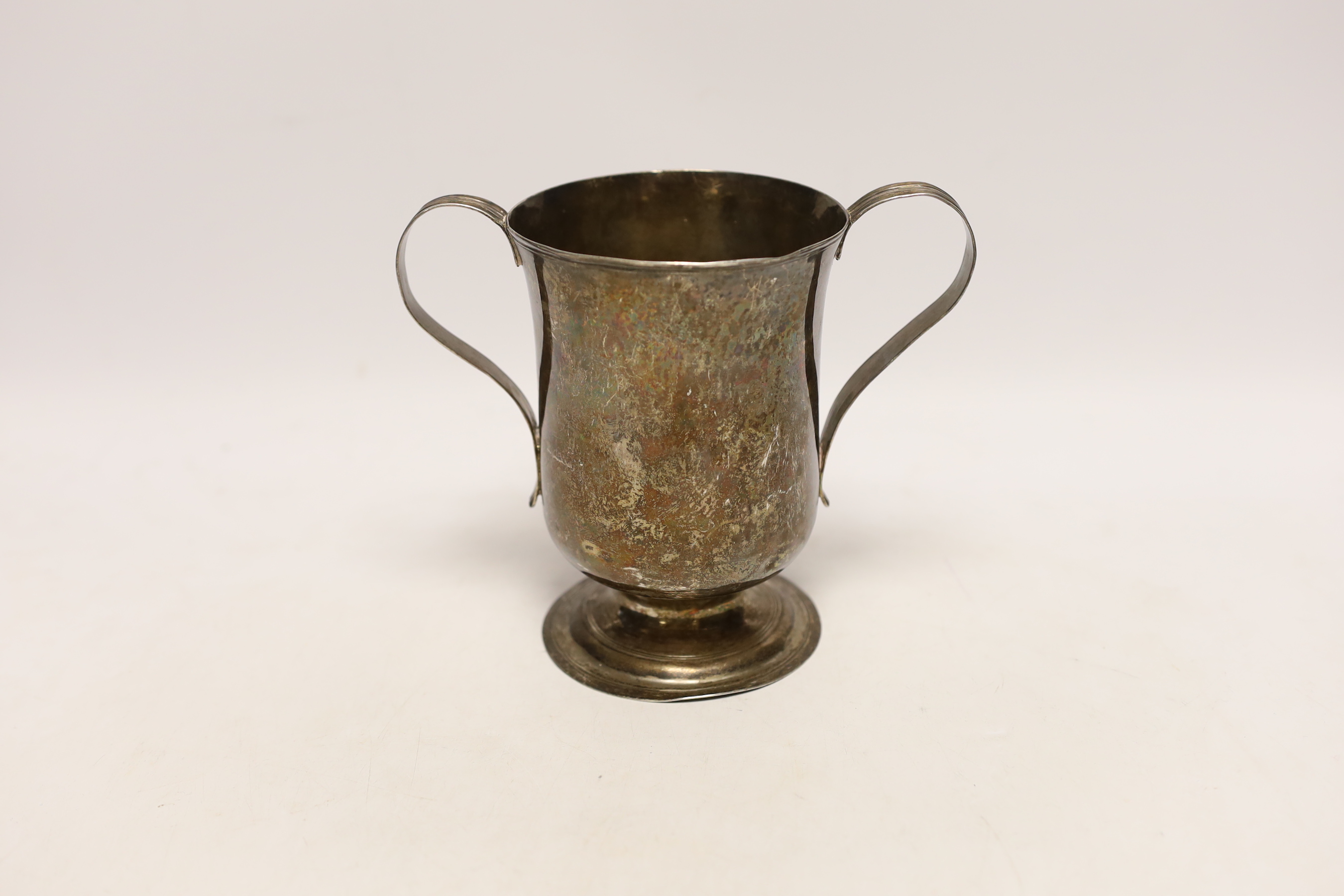 A George III provincial silver two handled cup, with reeded handles, Newcastle, circa 1780, marks rubbed, 14cm, 7.9oz.